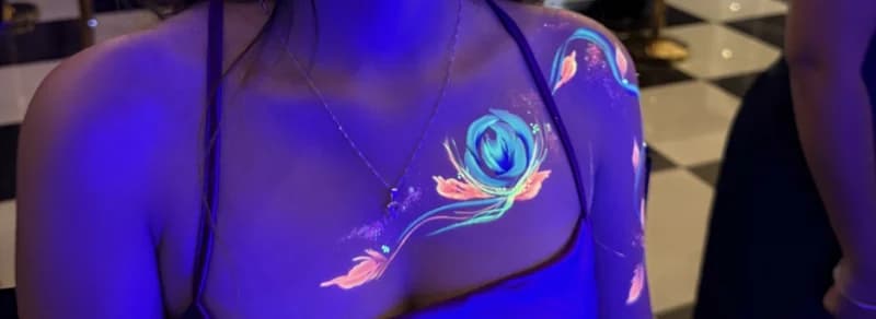 Maquillaje fluor y glitter bar